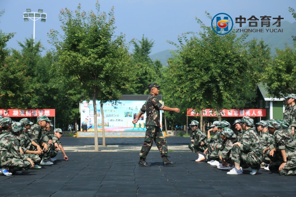 暑期<a href=http://www.81xueyuan.com/jsx/ target=_blank class=infotextkey>军事夏令营</a>.png
