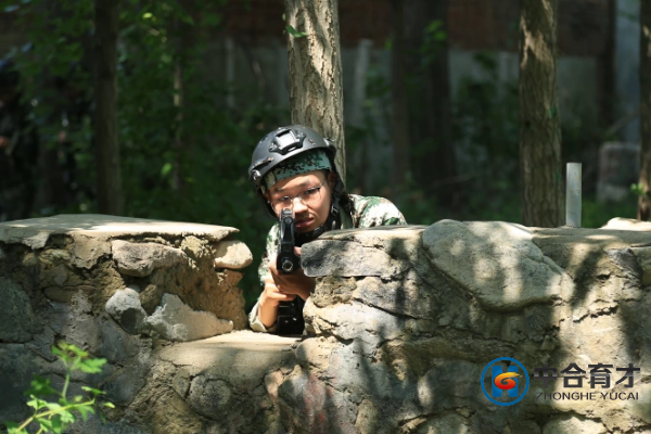 中学生<a href=http://www.81xueyuan.com/jsx/ target=_blank class=infotextkey>暑假夏令营</a>.png