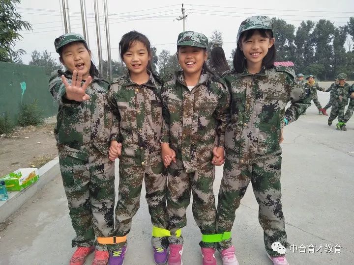 中合育才<a href=http://www.81xueyuan.com/jsx/ target=_blank class=infotextkey>军事夏令营</a>