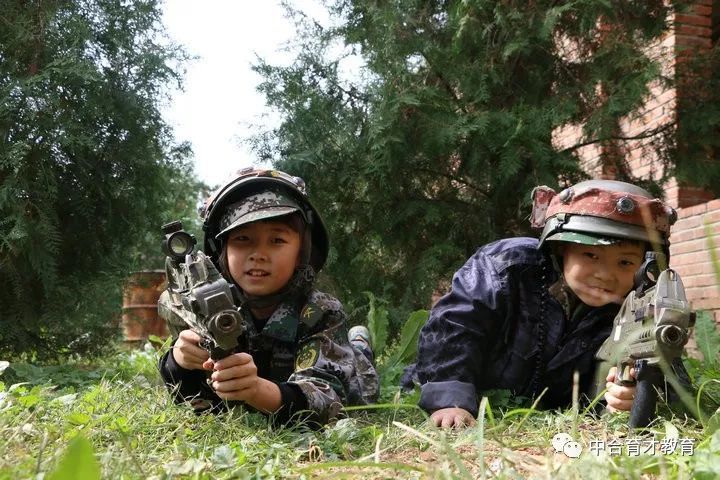 中合育才<a href=http://www.81xueyuan.com/jsx/ target=_blank class=infotextkey>军事夏令营</a>