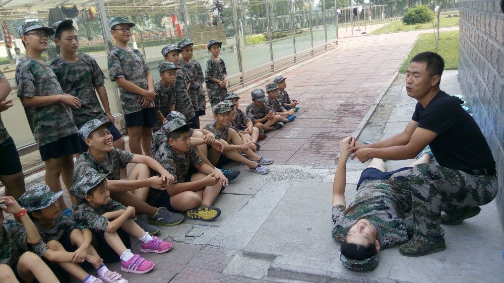 中合育才军旅夏令营.jpg