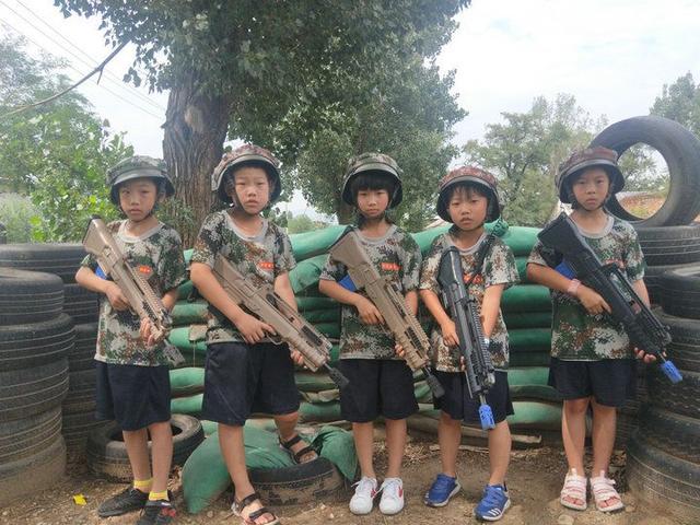 中合育才军旅夏令营.jpg