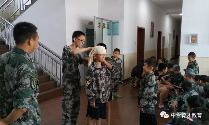 中合育才军旅夏令营.jpg