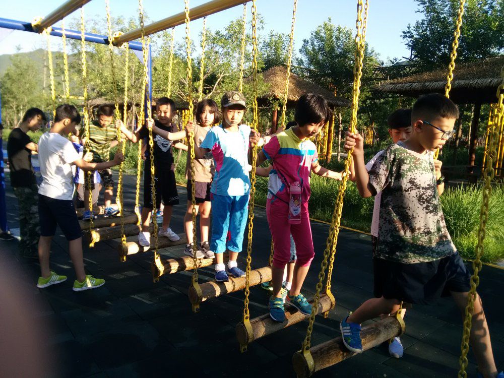 中合育才军旅夏令营.jpg