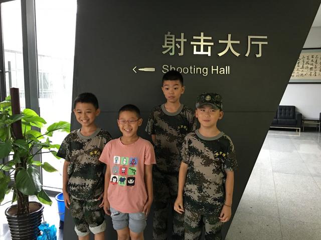 中合育才军旅夏令营.jpg